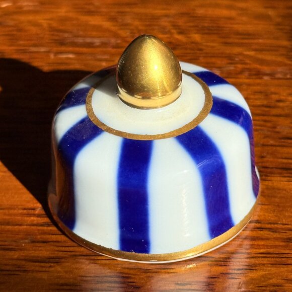 Vintage Blue and White Stripped Ginger Jar/Porcelain potiche with Gold Accents - Picture 14 of 17